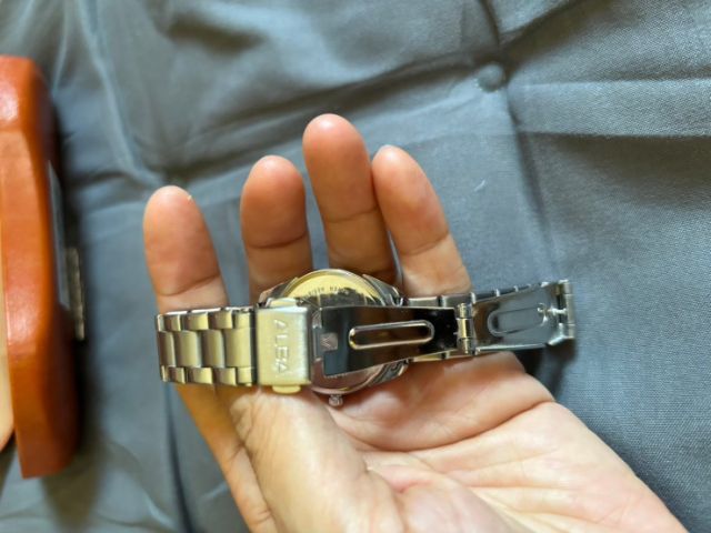 นาฬิกาAllbaแท้ ยังใหม่เอี่ยมทนมากในเครือยี่ห้ออย่างดี  รูปที่ 8