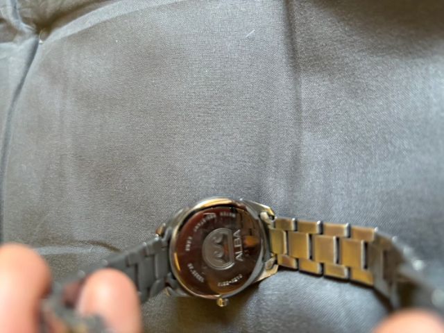 นาฬิกาAllbaแท้ ยังใหม่เอี่ยมทนมากในเครือยี่ห้ออย่างดี  รูปที่ 9