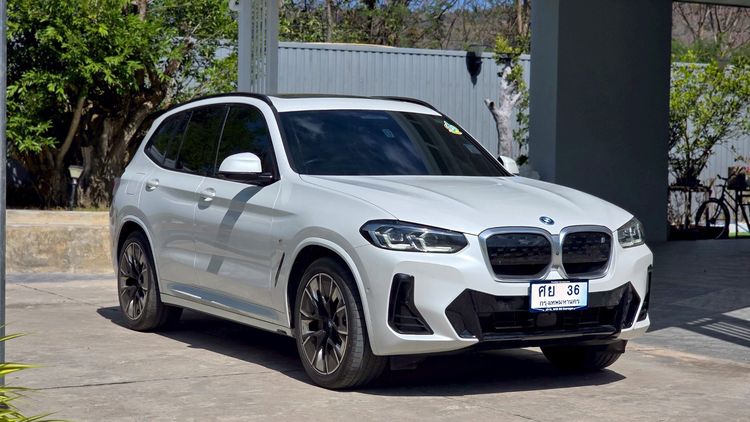 รถ BMW iX3 M Sport LCI สี ขาว