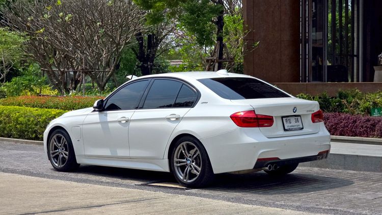 BMW Series 3 2018 330e Sedan ปลั๊กอินไฮบริด (PHEV) ไม่ติดแก๊ส เกียร์อัตโนมัติ ขาว รูปที่ 3