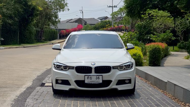 BMW Series 3 2018 330e Sedan ปลั๊กอินไฮบริด (PHEV) ไม่ติดแก๊ส เกียร์อัตโนมัติ ขาว
