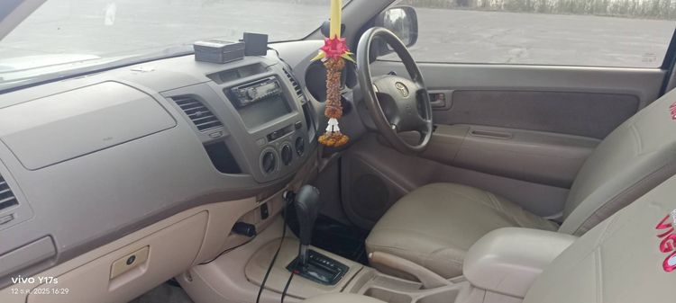 รถ Toyota Hilux Vigo 3.0 G สี บรอนซ์เงิน