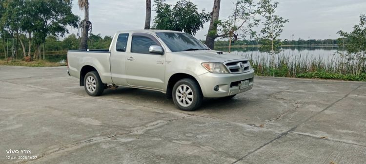 รถ Toyota Hilux Vigo 3.0 G สี บรอนซ์เงิน