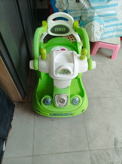 รถเด็กเล่นพลังแบตเตอรี่ เดินหน้าถอยหลัง เลี้ยวซ้ายขวาได้หมดพร้อมไฟหน้ารถและเสียงดนตรี เหมาะกับเด็ก2-5ขวบ ขาย 290 บาท  รูปที่ 6