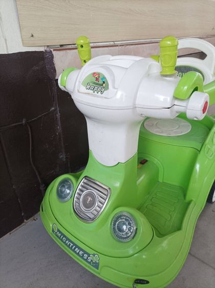 รถเด็กเล่นพลังแบตเตอรี่ เดินหน้าถอยหลัง เลี้ยวซ้ายขวาได้หมดพร้อมไฟหน้ารถและเสียงดนตรี เหมาะกับเด็ก2-5ขวบ ขาย 290 บาท  รูปที่ 5