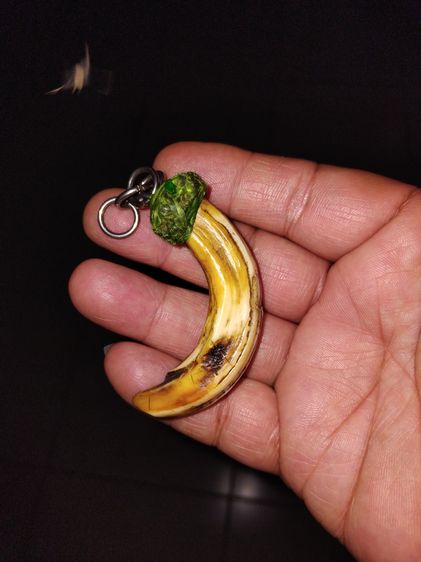 เขี้ยวหมูตัน ถักเชือก ขนาดยาว 3 นิ้ว สีเหลืองอมเขียว มีน้ำหนัก แข็ง ผิวเดิม เรียบเนียนมือ สภาพสวย สมบูรณ์ ปลายเขี้ยวบิ่นเฉียงเป็นไปตามธรรมชา รูปที่ 6