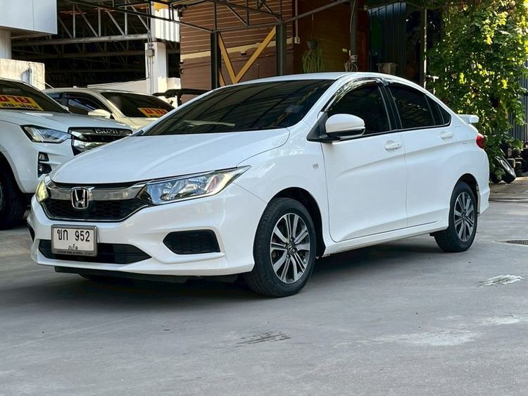 รถ Honda City 1.5 V สี ขาว