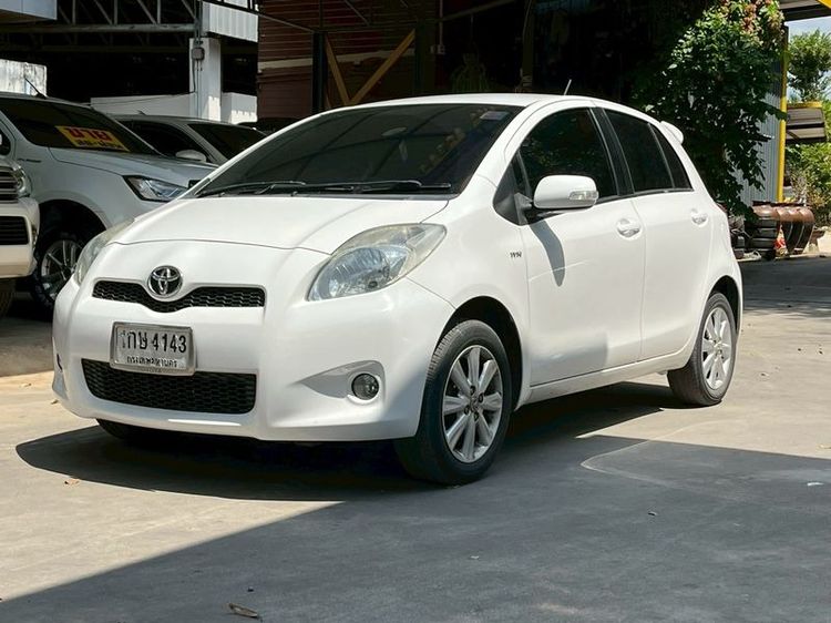 รถ Toyota Yaris 1.5 E สี ขาว