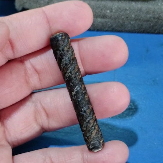 ตะกรุดเก่าๆสองนิ้วแกนทองแดง