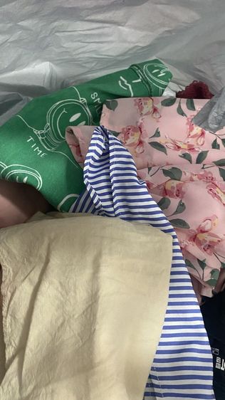 ขายเหมาเสื้อผ้ายูนิโคล่ 2 กระสอบ และอื่นๆรวมแถม พร้อมส่งด่วน รูปที่ 3