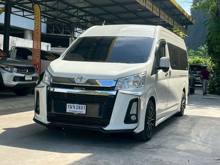 รถ Toyota Commuter 2.8 สี ขาว