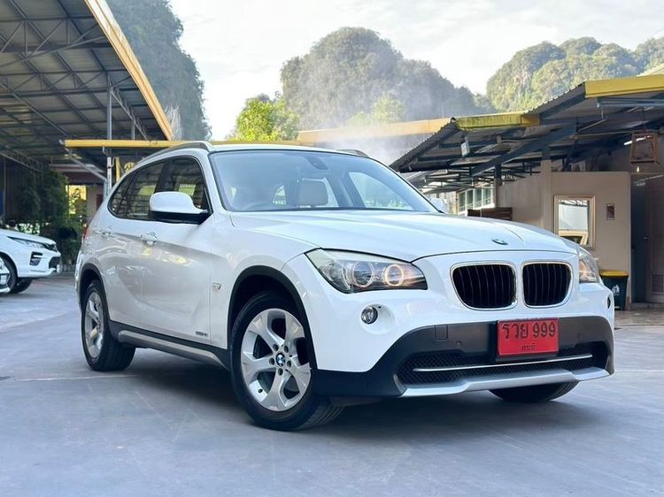BMW X1 2011 2.0 sDrive18i Utility-car เบนซิน ไม่ติดแก๊ส เกียร์อัตโนมัติ ขาว รูปที่ 4
