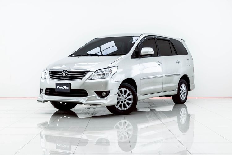 รถ Toyota Innova 2.0 V สี เทา