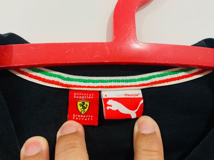 เสื้อยืด FERRARI by PUMA แท้ 💯 size S วัดจริงขนาด อก 19.5 ยาว 27 นิ้ว สภาพดีมาก ดีเทลสวยทรงสวย ดีเทลดี ผ้านิ่มมากหายากน่าสะสมครับ รูปที่ 3