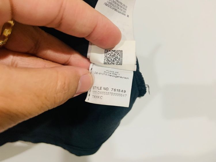 เสื้อยืด FERRARI by PUMA แท้ 💯 size S วัดจริงขนาด อก 19.5 ยาว 27 นิ้ว สภาพดีมาก ดีเทลสวยทรงสวย ดีเทลดี ผ้านิ่มมากหายากน่าสะสมครับ รูปที่ 8