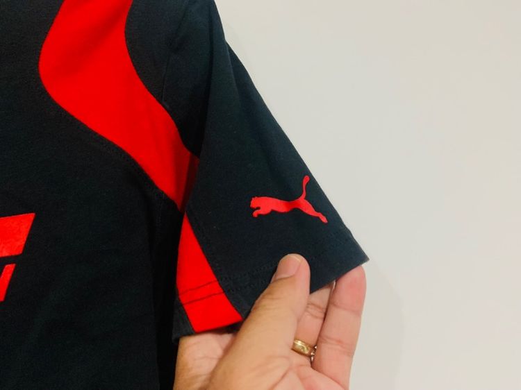 เสื้อยืด FERRARI by PUMA แท้ 💯 size S วัดจริงขนาด อก 19.5 ยาว 27 นิ้ว สภาพดีมาก ดีเทลสวยทรงสวย ดีเทลดี ผ้านิ่มมากหายากน่าสะสมครับ รูปที่ 4