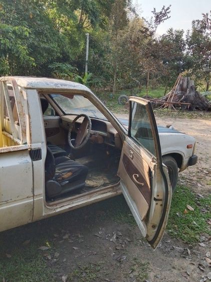 Toyota Hilux Hero 1978 รุ่นย่อยอื่นๆ ดีเซล เกียร์ธรรมดา ขาว รูปที่ 4