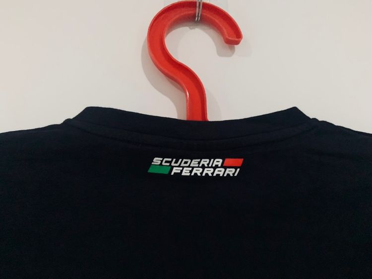 เสื้อยืด FERRARI by PUMA แท้ 💯 size M วัดจริงขนาด อก 20 ยาว 27 นิ้ว สภาพใหม่มาก ดีเทลสวยทรงสวย ดีเทลดี ผ้านิ่มมากหายากน่าสะสมครับ รูปที่ 7