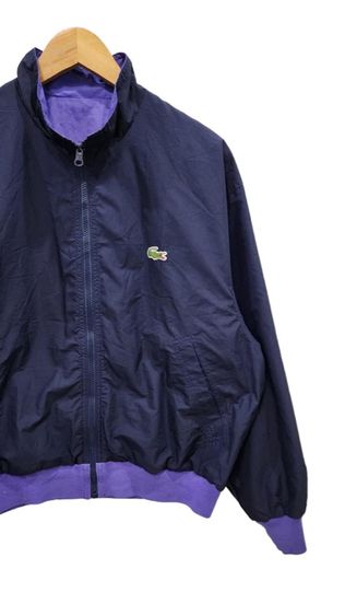 เสื้อแจ็คเก็ค LACOSTE ใส่ได้ 2 ด้าน แท้ 💯 size M วัดจริงขนาด อก 23 ยาว 26.5 นิ้ว สภาพดีมาก ดีเทลสวยทรงสวย ดีเทลสวย ตัดเย็บดีมาก รูปที่ 2