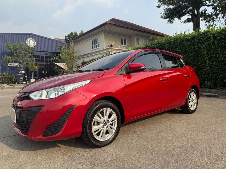 รถ Toyota Yaris 1.2 E สี แดง