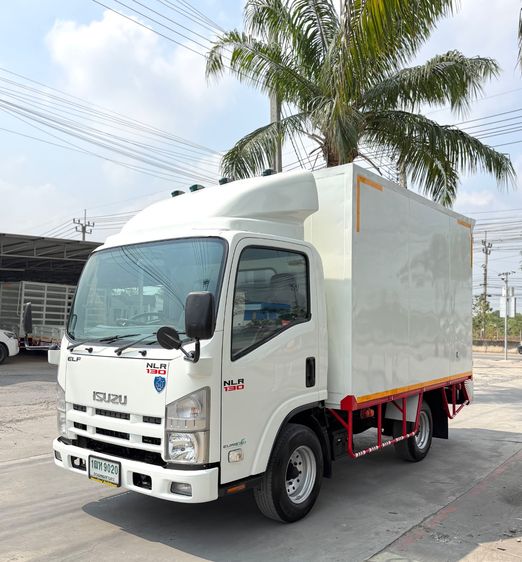 รถ ISUZU NLR 130 แรง ปี 2559  รถห้างแท้  ตู้แห้ง ยาว 3.30 ม กว้าง 1.90 ม.