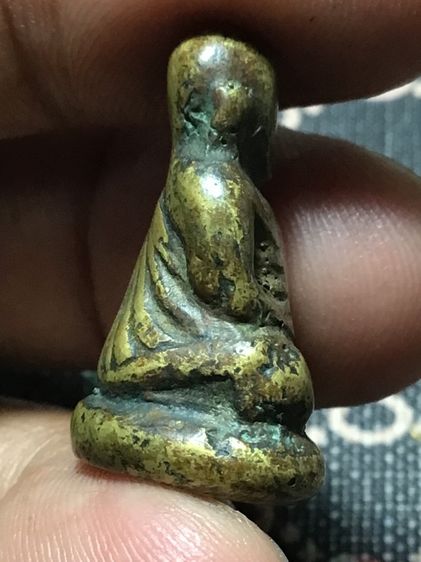 หลวงพ่อเงินพิมพ์ขี้ตา เก่าดูดีแบ่งบูชา รูปที่ 3