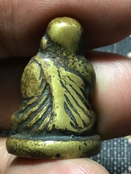 หลวงพ่อเงินพิมพ์ขี้ตา เก่าดูดีแบ่งบูชา รูปที่ 2