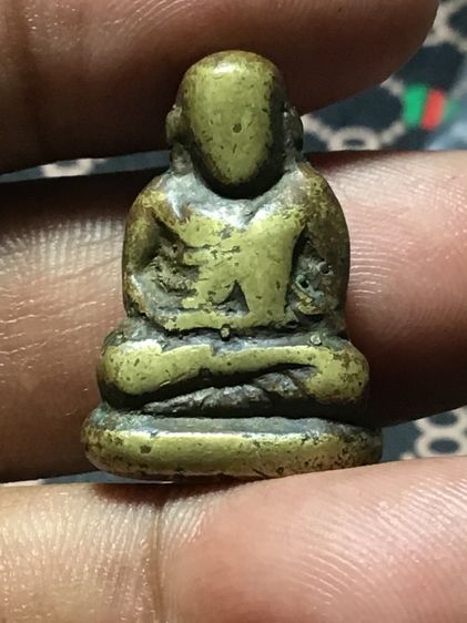 หลวงพ่อเงินพิมพ์ขี้ตา เก่าดูดีแบ่งบูชา