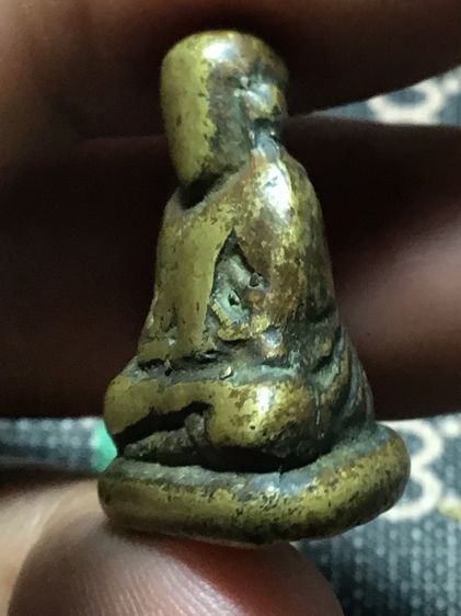 หลวงพ่อเงินพิมพ์ขี้ตา เก่าดูดีแบ่งบูชา รูปที่ 4