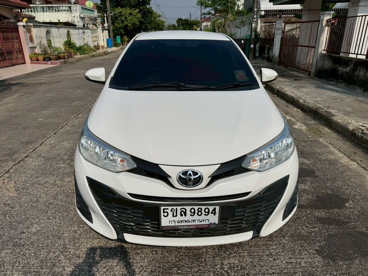 Toyota Yaris 2019 1.2 E Sedan เบนซิน ไม่ติดแก๊ส เกียร์อัตโนมัติ ขาว รูปที่ 2