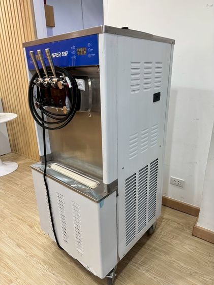 Ice cream maker DM985YL