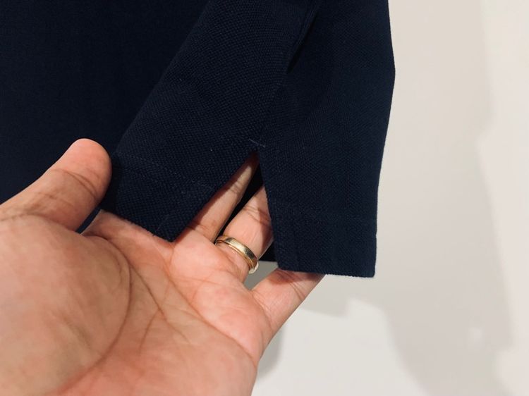 เสื้อยืด FRED PERRY แท้ 💯 size S ขนาดอก 20 ยาว 27 นิ้ว สภาพใหม่มาก สีดำสนิท ทรงสวย ดีเทลคอสวย เนื้อผ้านิ่มมาก หายากน่าสะสมครับ รูปที่ 5