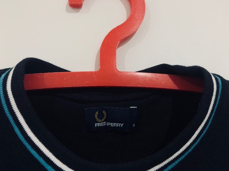 เสื้อยืด FRED PERRY แท้ 💯 size S ขนาดอก 20 ยาว 27 นิ้ว สภาพใหม่มาก สีดำสนิท ทรงสวย ดีเทลคอสวย เนื้อผ้านิ่มมาก หายากน่าสะสมครับ รูปที่ 4