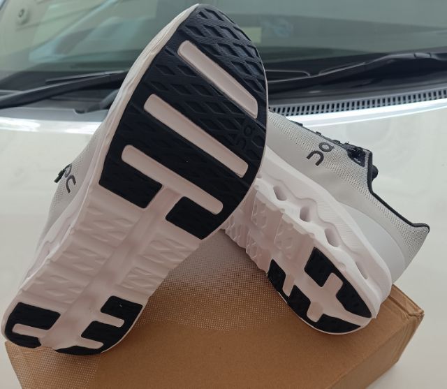 ขาย On Cloud tilt Black ivery ดำ-ขาว size 43-275cm ของใหม่  สั่งมาแล้วใหญ่ไป หน่อย รูปที่ 4