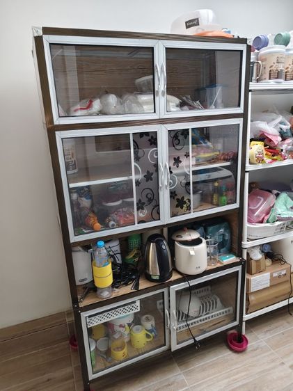 ส่งต่อตู้กับข้าวลายไม้ กว้าง 100 สูง 180 ลึก 45 สวยงามมากค่ะ ใช้งานไม่กี่เดือน ส่งต่อเนื่องจากจะย้ายบ้านไปเอื้ออาทรขึ้นชั้น 4 ไม่สะดวกขนย้าย รูปที่ 2