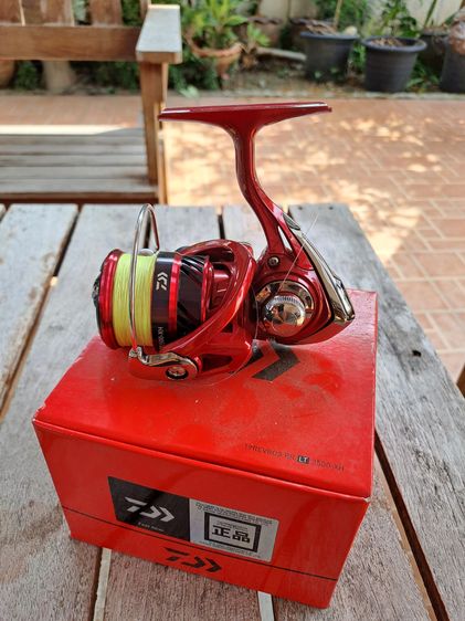 รอก Daiwa revros RR LT 2500 XH สีแดง รูปที่ 2