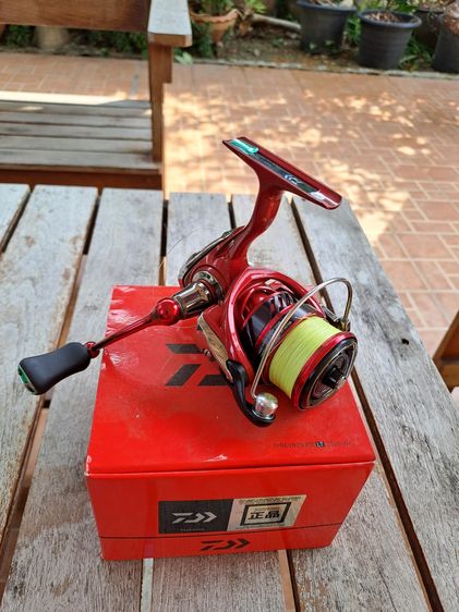 รอก Daiwa revros RR LT 2500 XH สีแดง