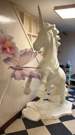 งานปั้นม้ายูนิคอร์น ขนาดใหญ่ รูปที่ 2
