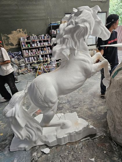 งานปั้นม้ายูนิคอร์น ขนาดใหญ่