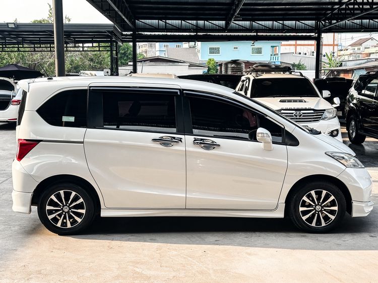 Honda Freed 2016 1.5 E Utility-car เบนซิน เกียร์อัตโนมัติ ขาว รูปที่ 4