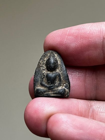 พระเนื้อดินดำ