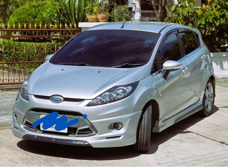 รถ Ford Fiesta 1.5 Sport สี บรอนซ์เงิน