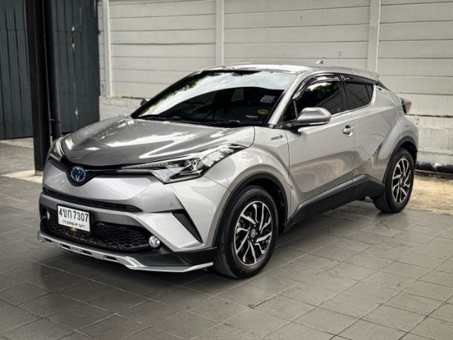 Toyota C-HR 2018 1.8 Hybrid Hi Sedan เบนซิน เกียร์อัตโนมัติ เทา รูปที่ 3