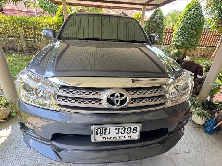 รถ Toyota Fortuner 2.7 V สี เทา