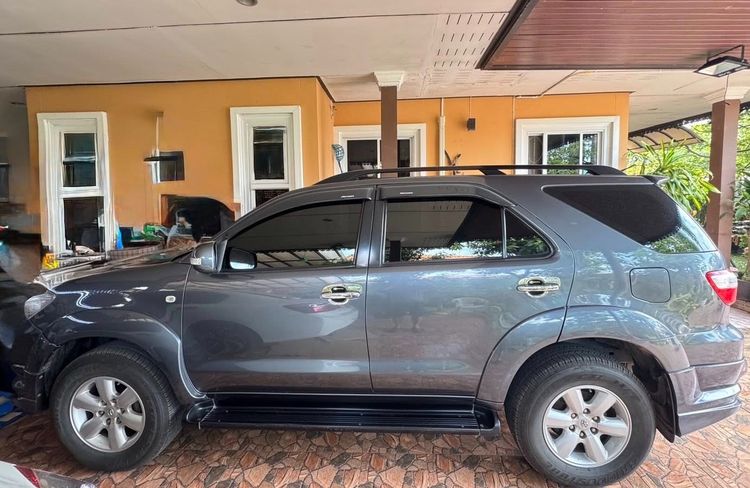 Toyota Fortuner 2010 2.7 V Utility-car เบนซิน LPG เกียร์อัตโนมัติ เทา รูปที่ 4