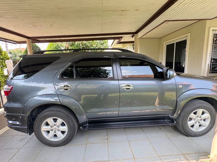 Toyota Fortuner 2010 2.7 V Utility-car เบนซิน LPG เกียร์อัตโนมัติ เทา รูปที่ 3