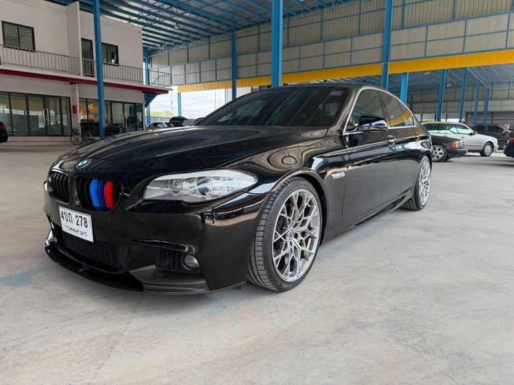 รถ BMW Series 5 520d สี ดำ