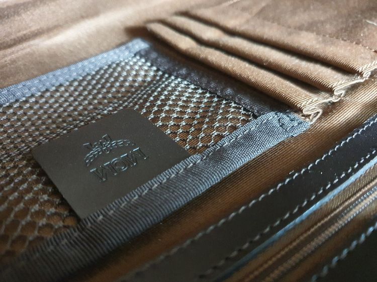 เอกสาร ผ้าผสมหนังแท้ แบรนด์แท้ MCM รูปที่ 9