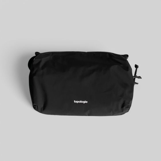 กระเป๋า Topologie Bottle Sacoche Large Black รูปที่ 5