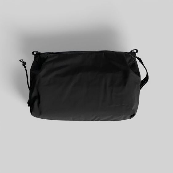 กระเป๋า Topologie Bottle Sacoche Large Black รูปที่ 8